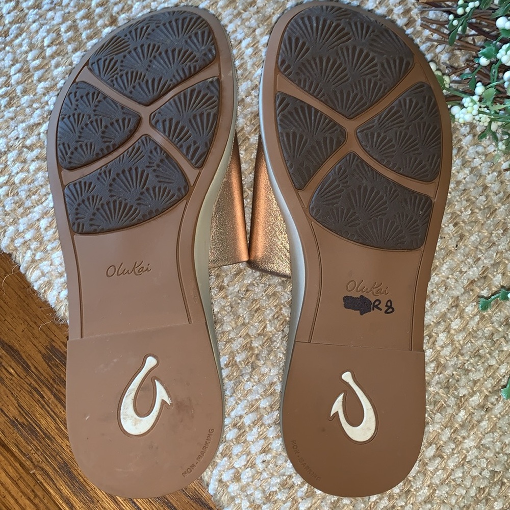 OluKai Rose Gold Sandals Modern Metallic Slides Size 8. - Picture 6 of 9